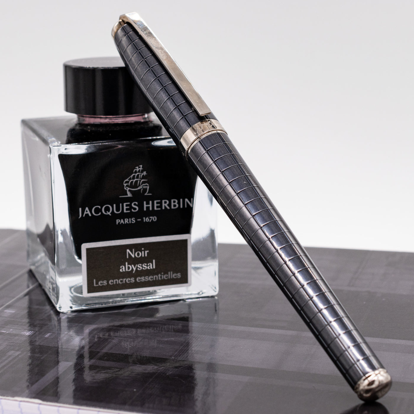 ST Dupont Fidelio Anthracite Guilloche Fountain Pen capped