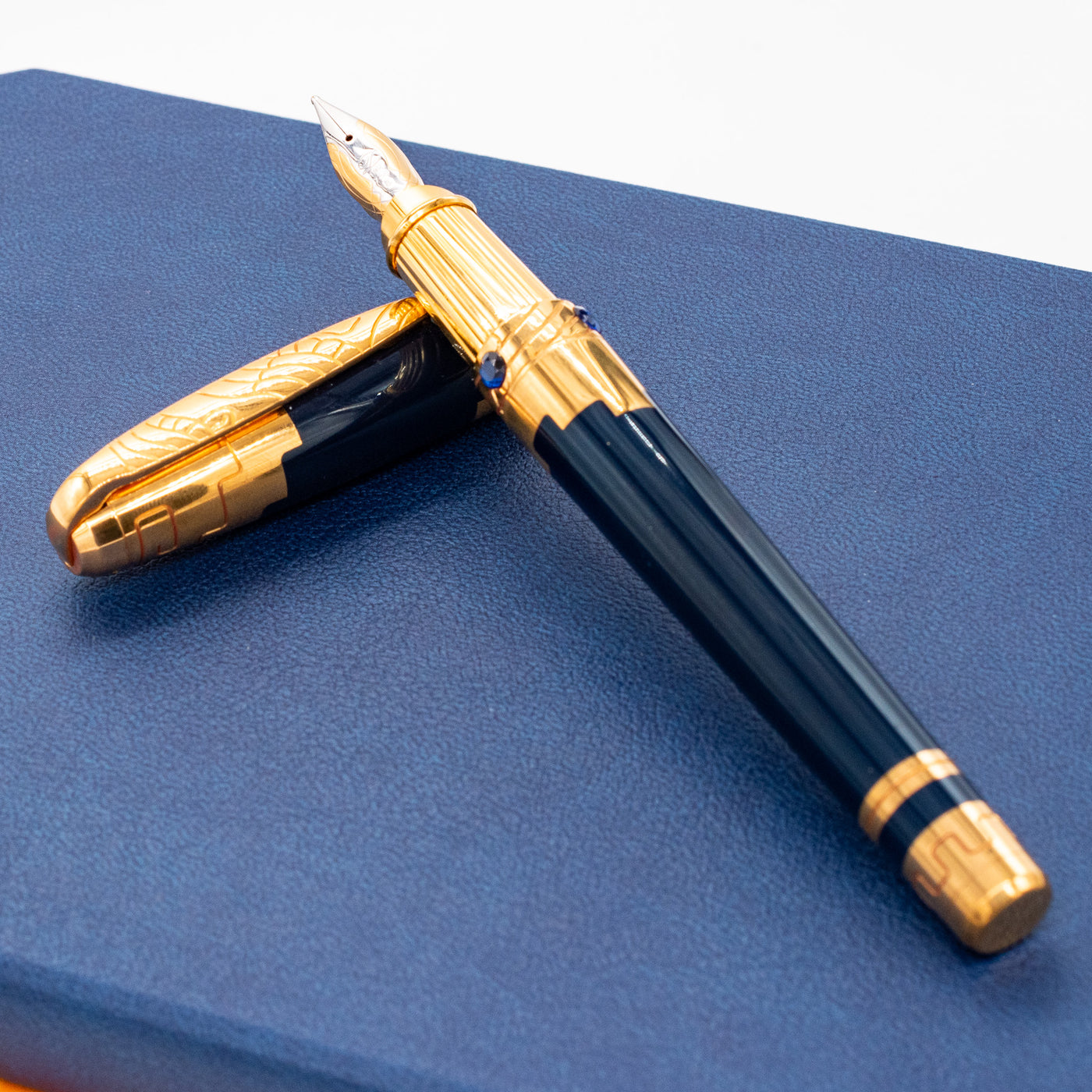 ST Dupont Nuevo Mundo 1998 Fountain Pen Gold Trim