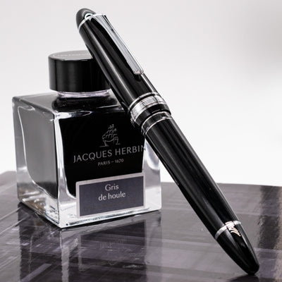 Sailor 1911L Realo Black & Rhodium Fountain Pen capped