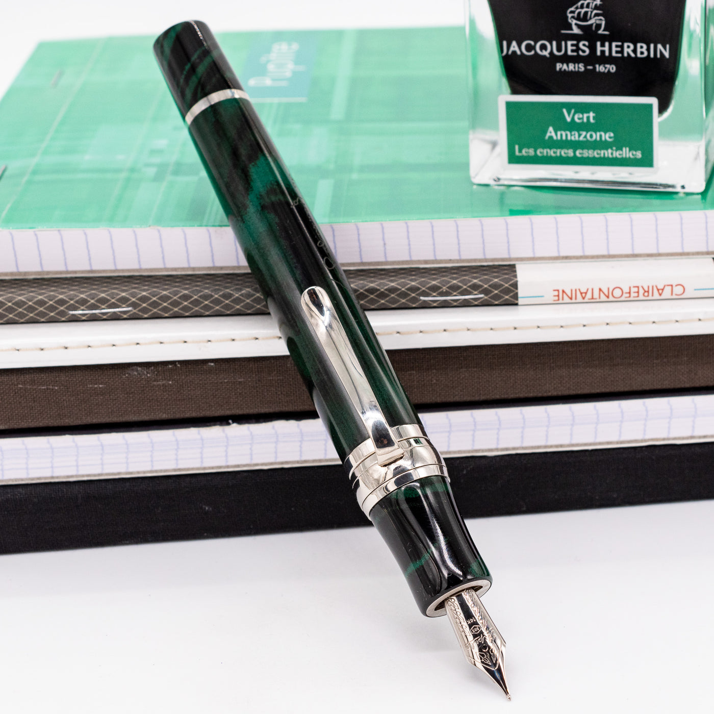 Stipula Leonardo da Vinci Forest Green Ebonite Fountain Pen uncapped