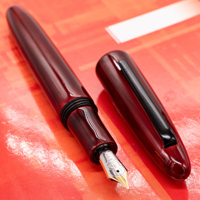 Taccia Miyabi Aka Tamenuri Fountain Pen black trim