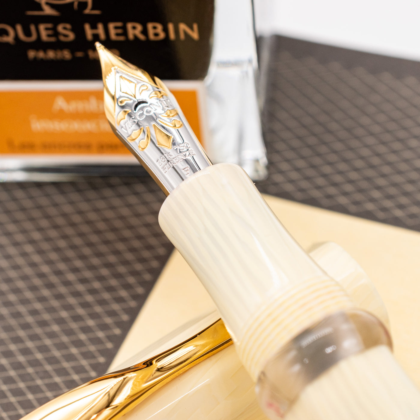 Visconti Voyager Milky White Celluloid Fountain Pen 18k Gold Nib