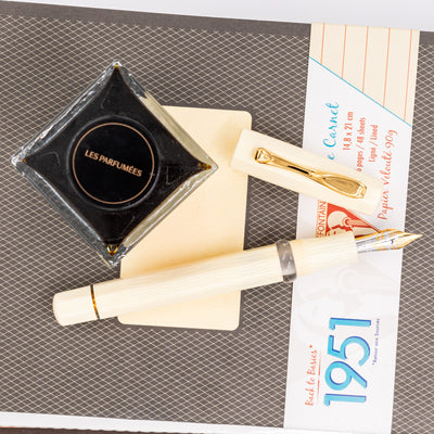 Visconti Voyager Milky White Celluloid Fountain Pen Rare