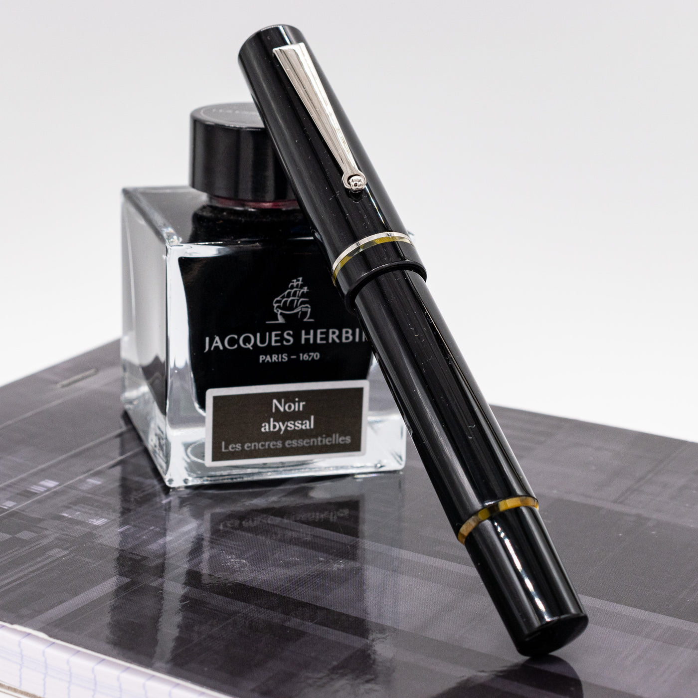 Delta Spaccanapoli Fountain Pen - D'Angio' Black capped