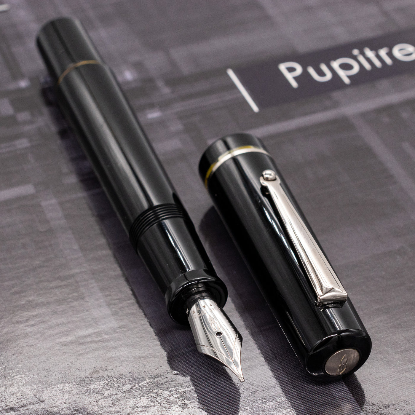 Delta Spaccanapoli Fountain Pen - D'Angio' Black sleek