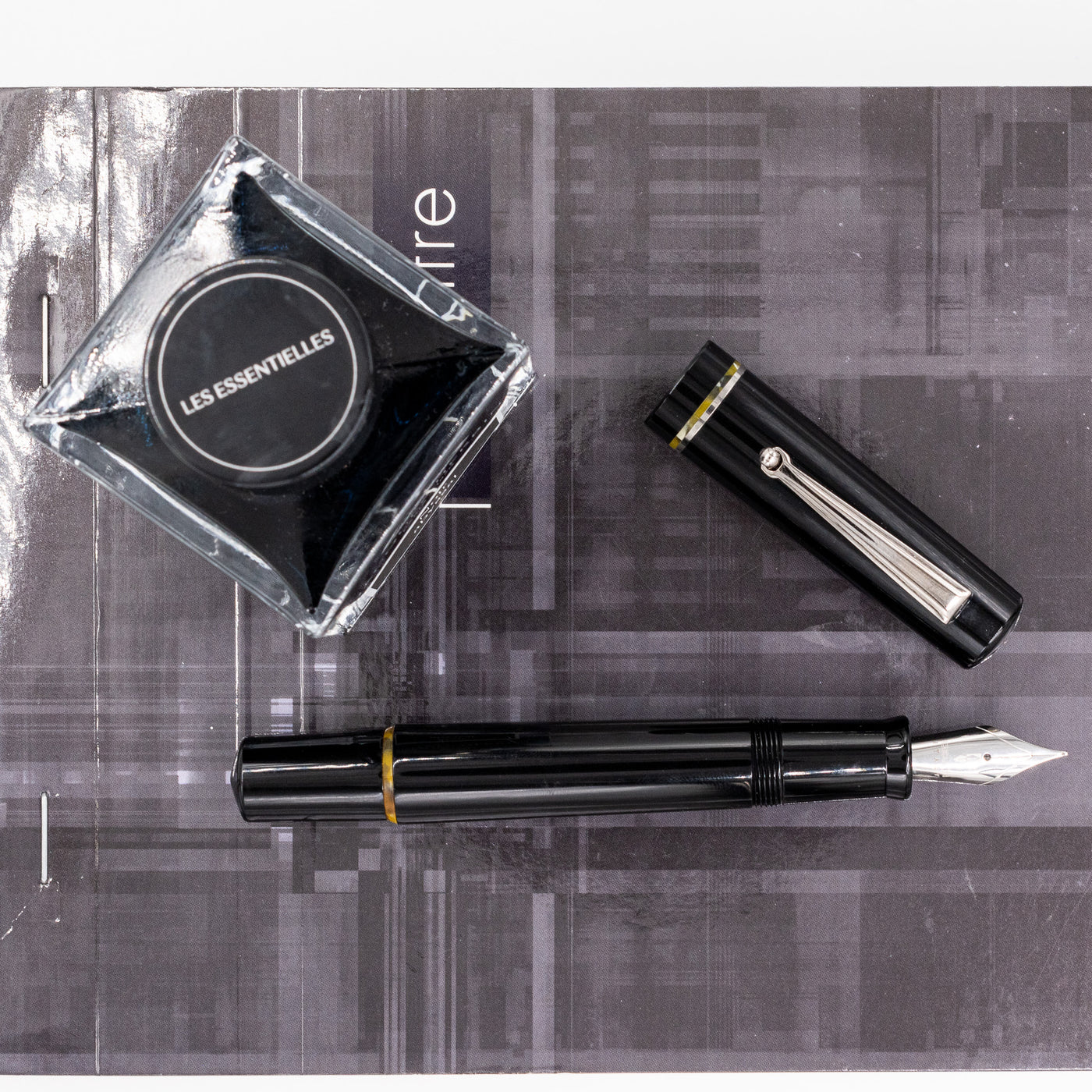 Delta Spaccanapoli Fountain Pen - D'Angio' Black with gold rings