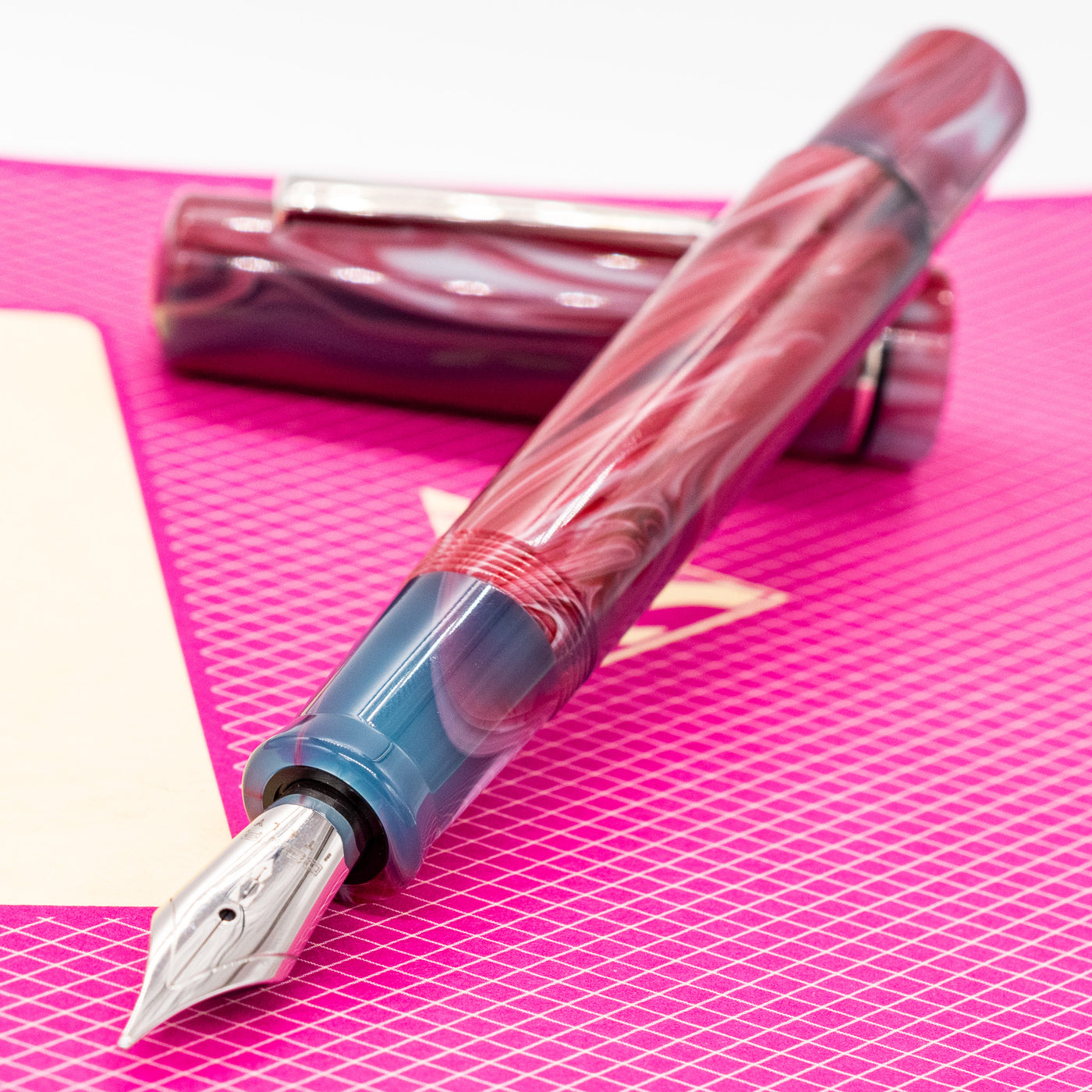 Delta Spaccanapoli Fountain Pen - Ruffo Pink Swirl uncapped