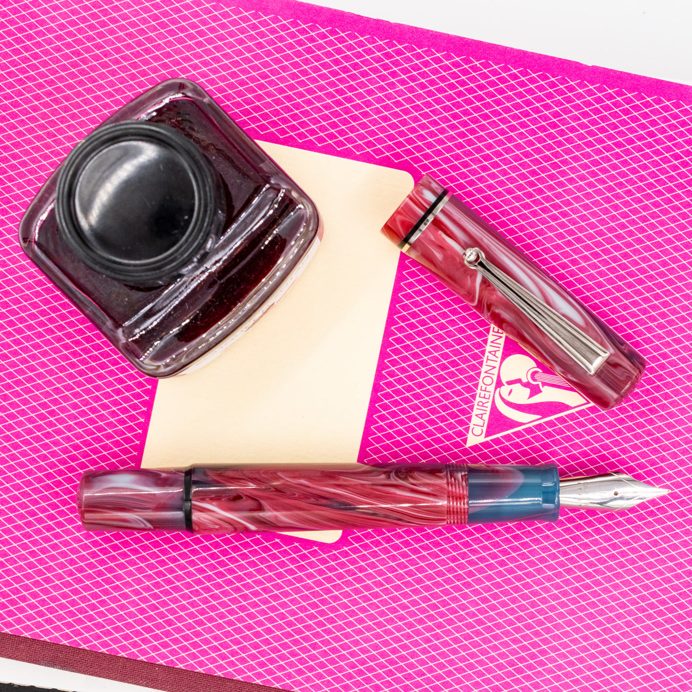 Delta Spaccanapoli Fountain Pen - Ruffo Pink Swirl with black rings