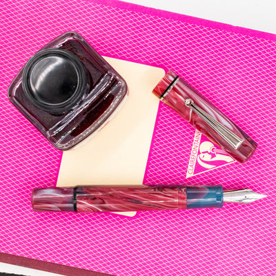 Delta Spaccanapoli Fountain Pen - Ruffo Pink Swirl with black rings