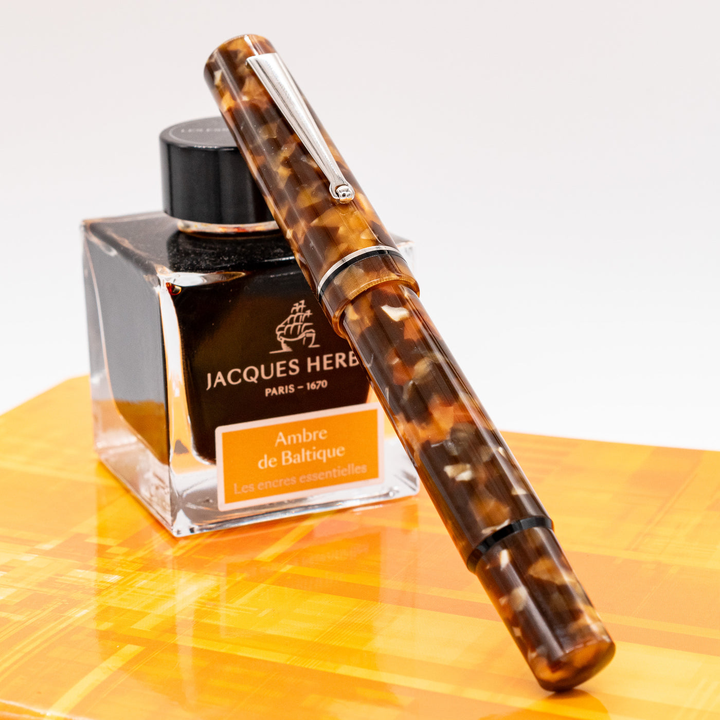 Delta Spaccanapoli Fountain Pen - Serracassano Brown capped