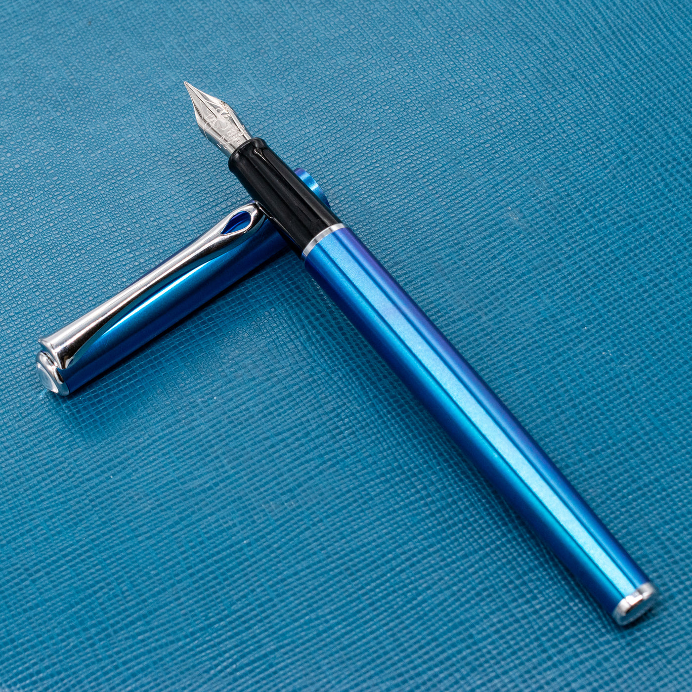 Diplomat Traveller Funky Fountain Pen - Blue metal barrel