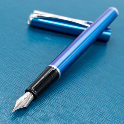 Diplomat Traveller Funky Fountain Pen - Blue uncapped