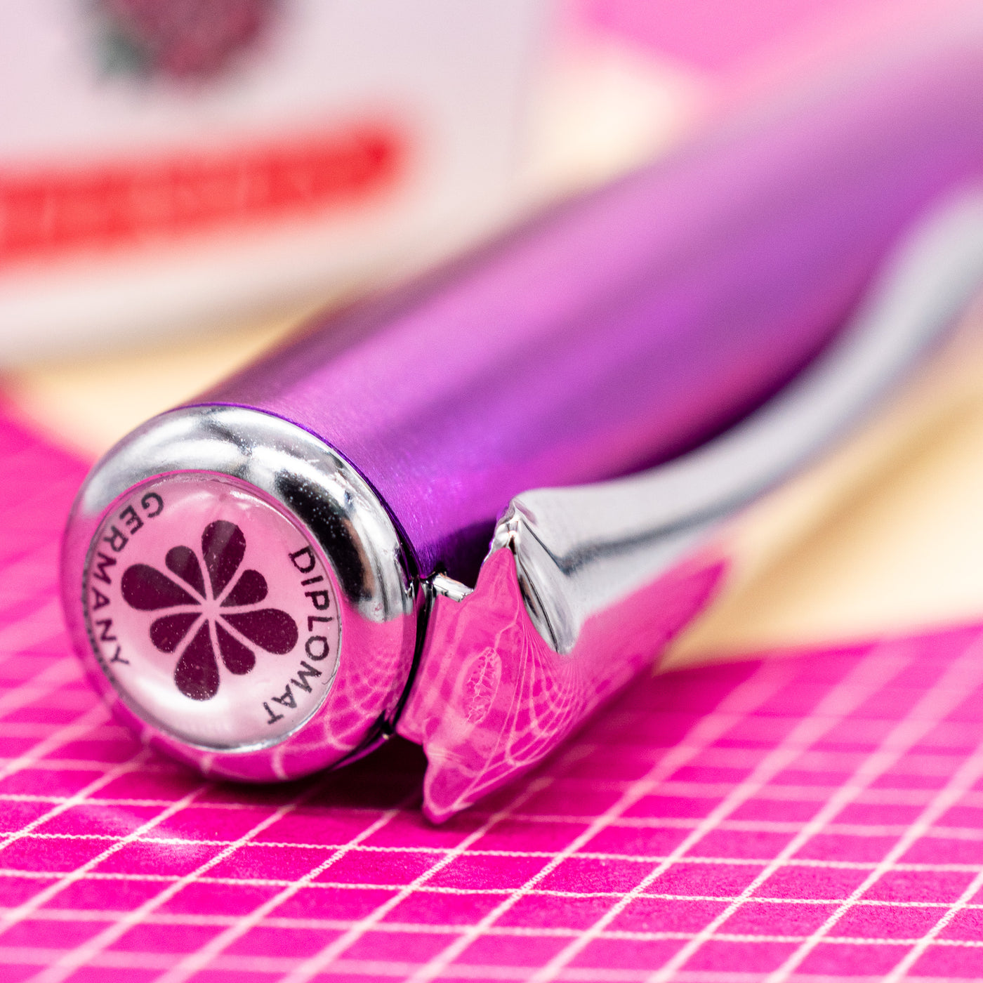 Diplomat Traveller Funky Fountain Pen - Fuchsia logo