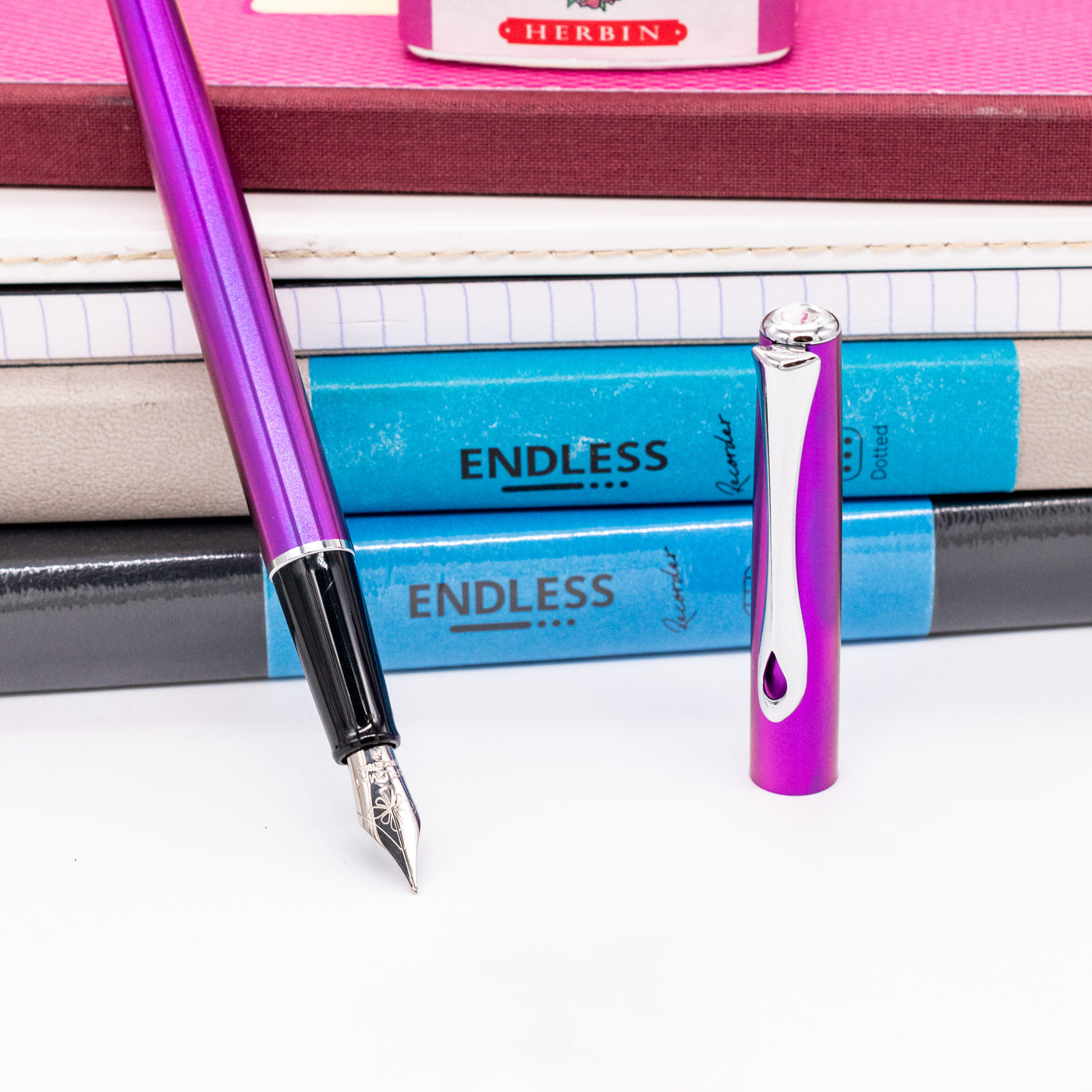 Diplomat Traveller Funky Fountain Pen - Fuchsia