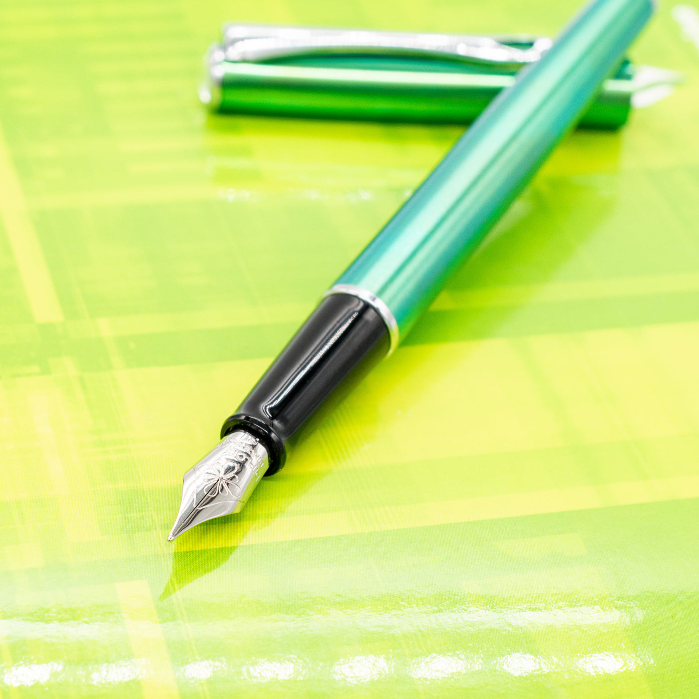 Diplomat Traveller Funky Fountain Pen - Green uncapped