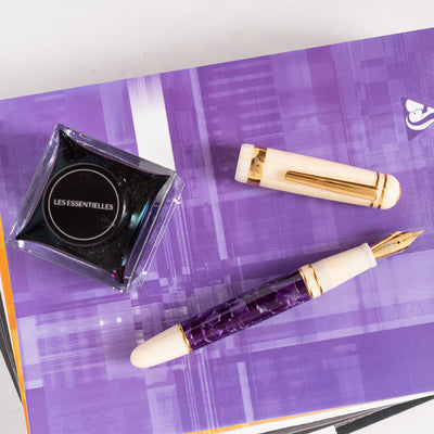 Laban 325 Fountain Pen - Wisteria uncapped