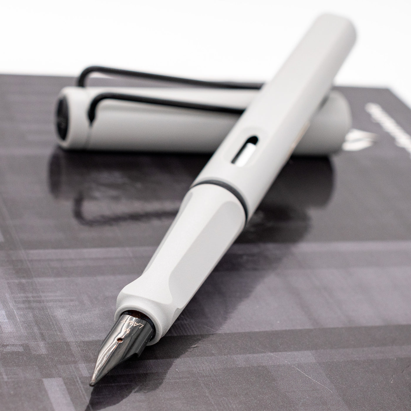 LAMY Safari Gris Grey Fountain Pen ergonomic grip section