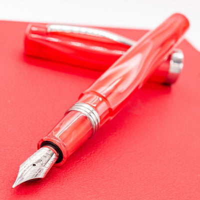 Leonardo Messenger Red Fountain Pen resin