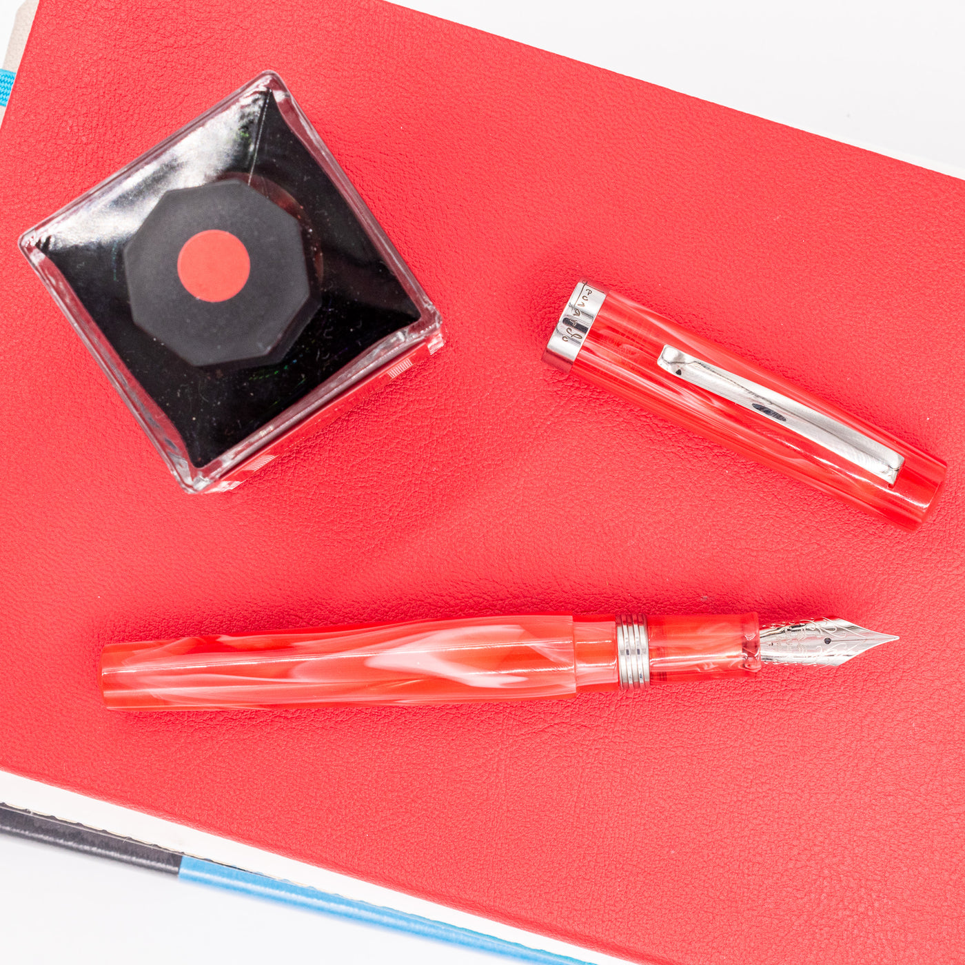 Leonardo Messenger Red Fountain Pen swirled resin