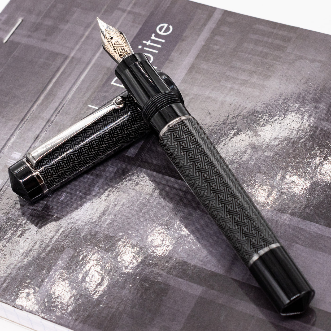 Maiora Dedalo Limited Edition Fountain Pen black resin