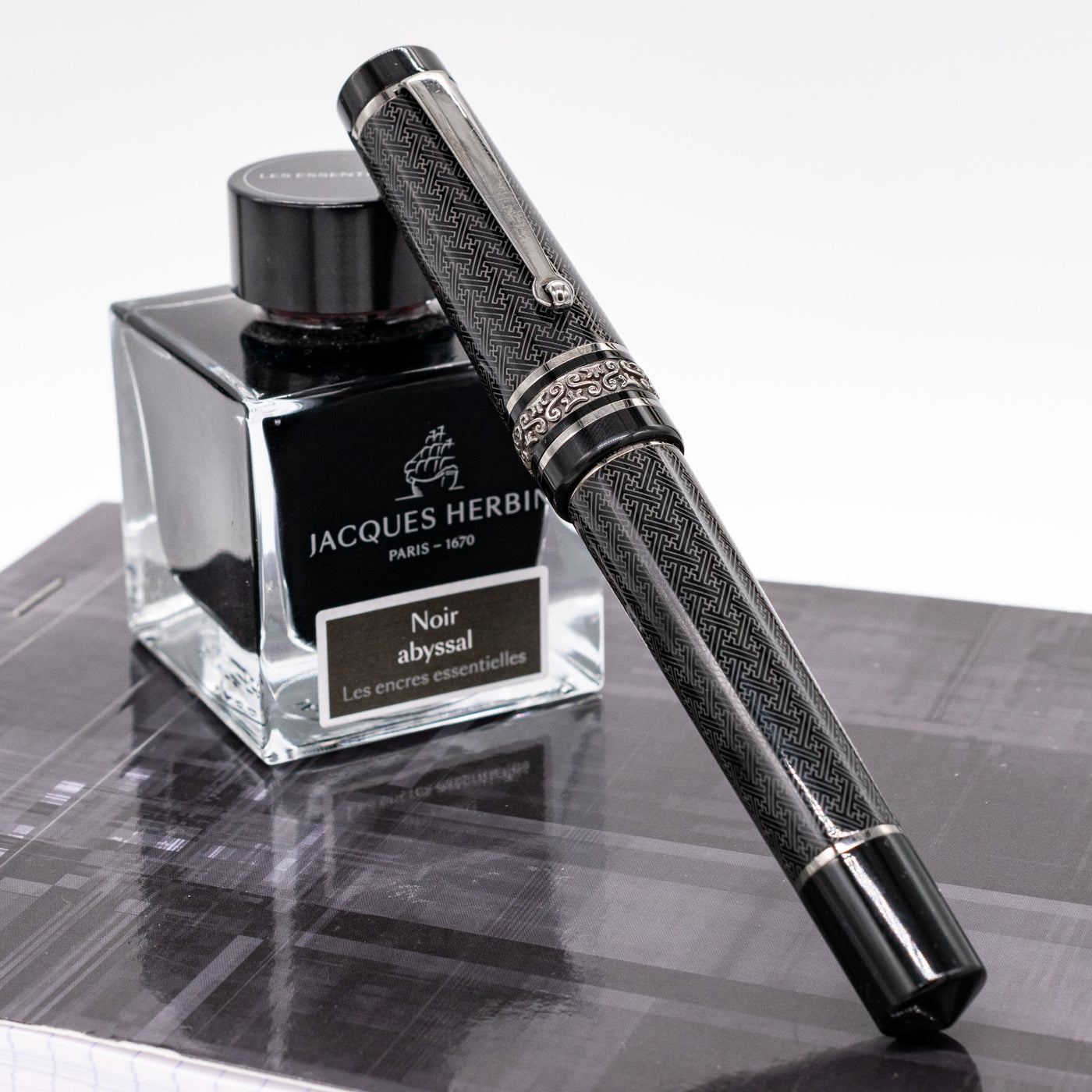 Maiora Dedalo Limited Edition Fountain Pen capped