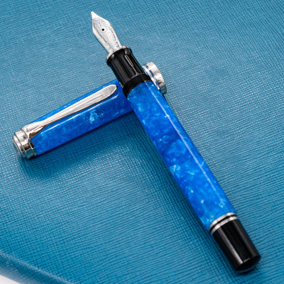 Pelikan Souveran M805 Vibrant Blue Fountain Pen marbled blue