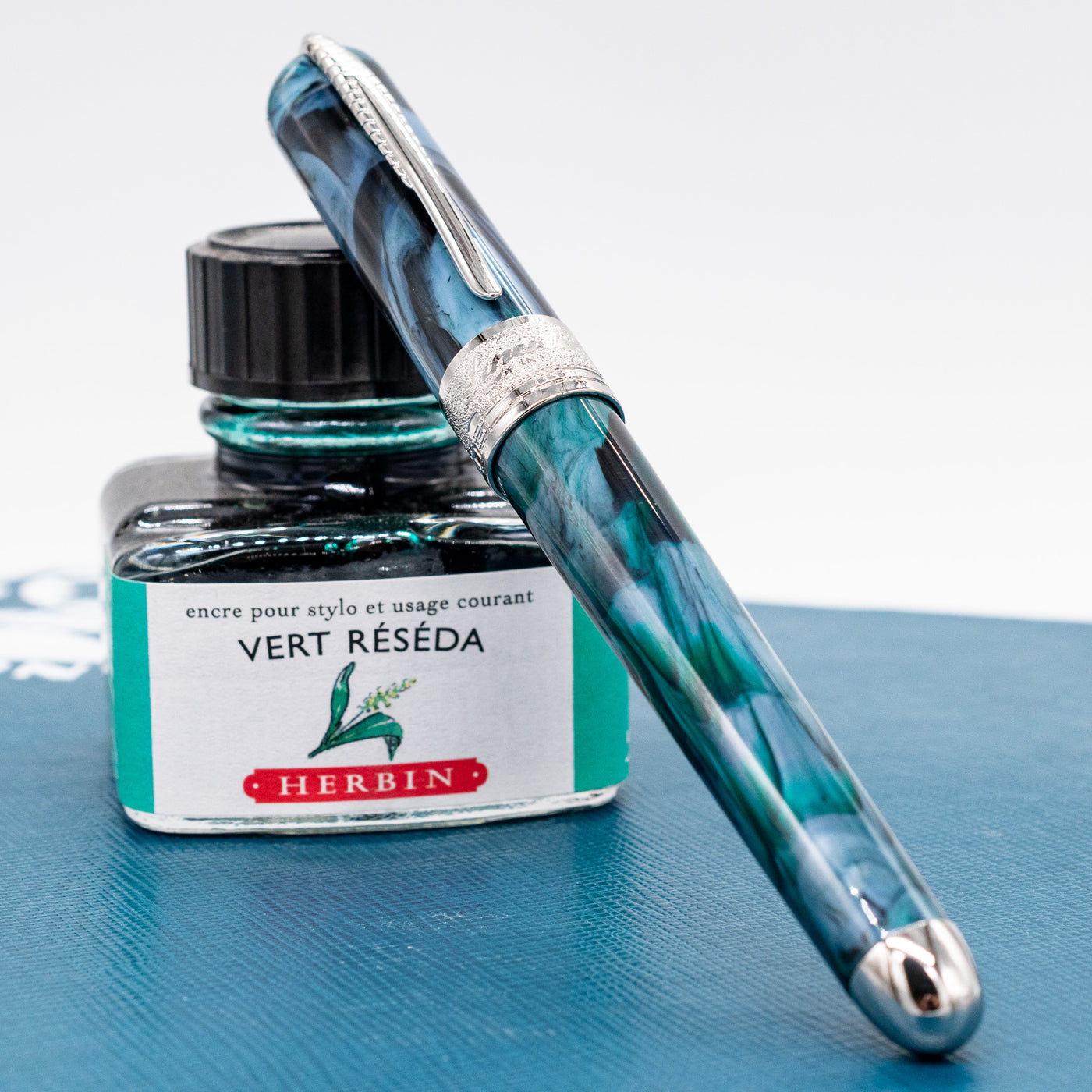 Pineider Avatar Mini Fountain Pen - Imperial Green capped