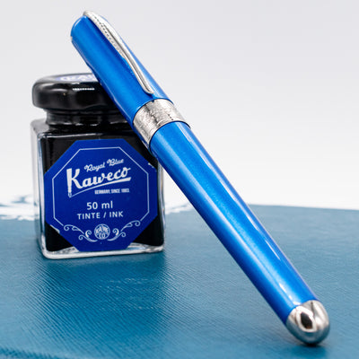 Pineider Avatar Shiny Fountain Pen - Blue capped