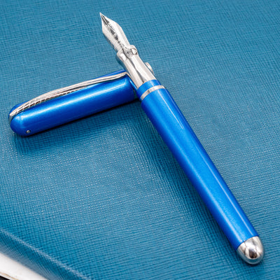 Pineider Avatar Shiny Fountain Pen - Blue sleek