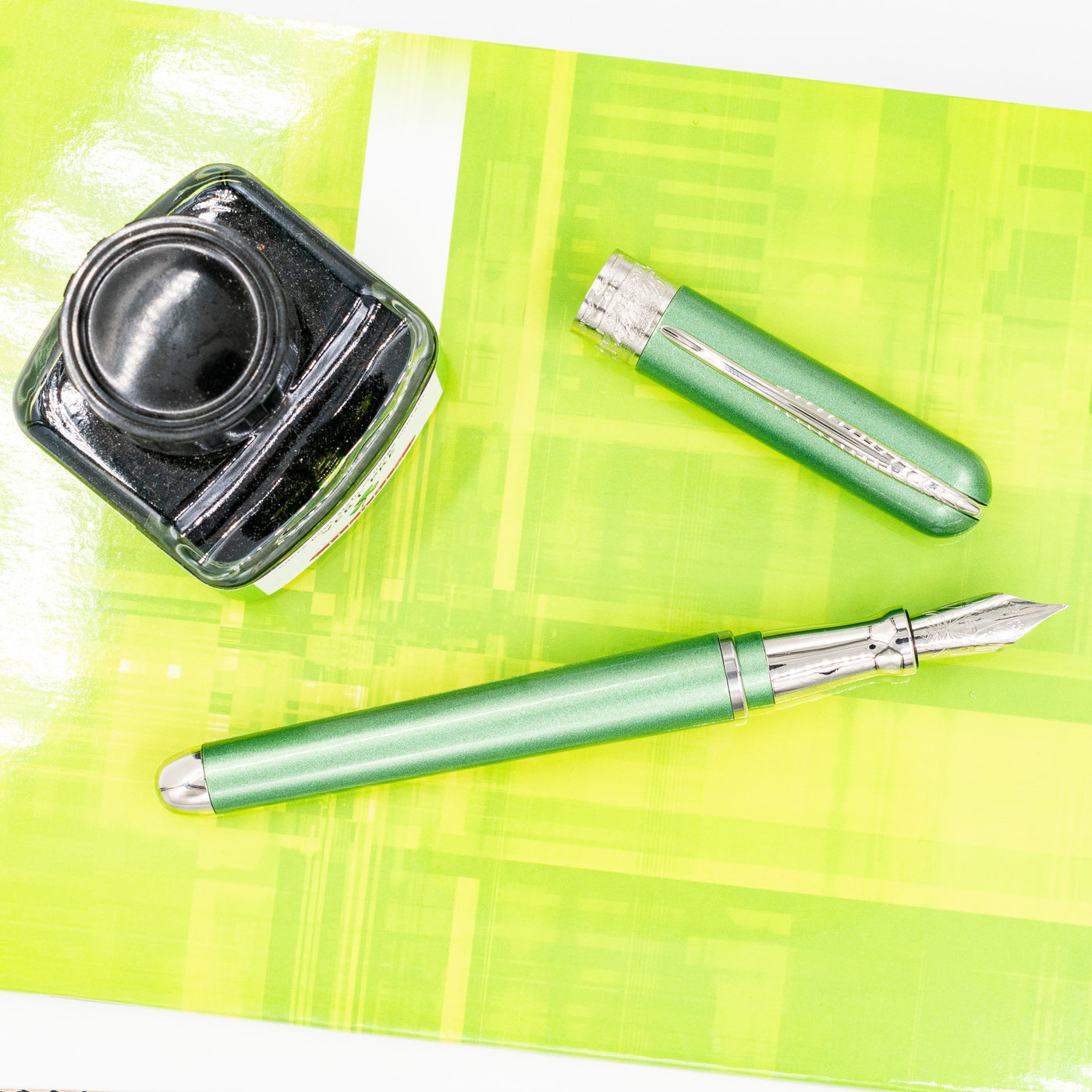 Pineider Avatar Shiny Fountain Pen - Mint chrome trim