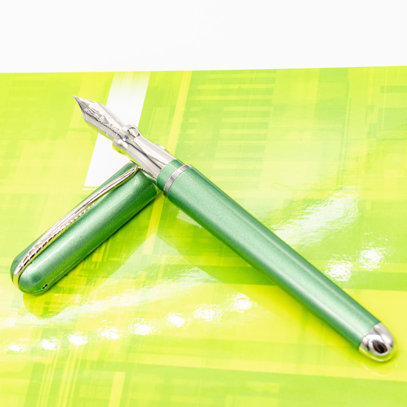 Pineider Avatar Shiny Fountain Pen - Mint resin