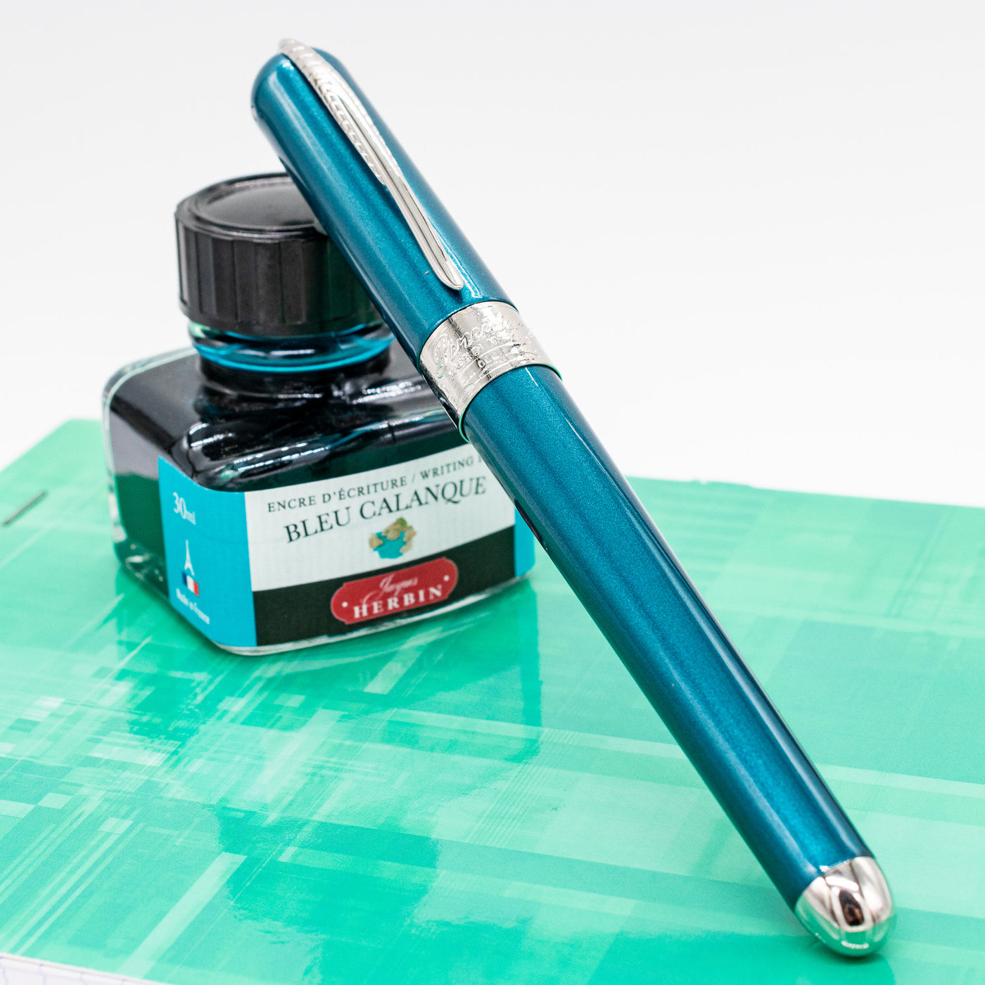 Pineider Avatar Shiny Fountain Pen - Peacock capped