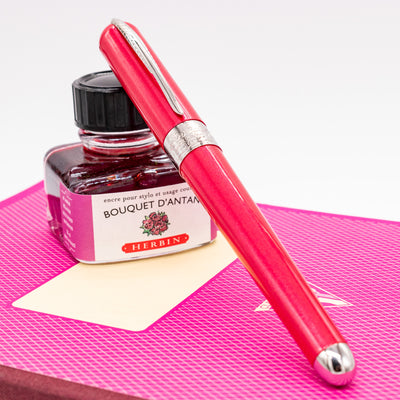 Pineider Avatar Shiny Fountain Pen - Red Cardinal capped